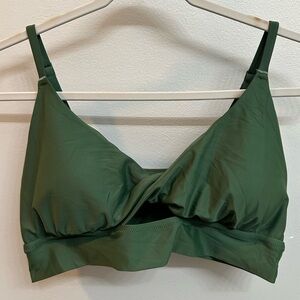 Aerie Green Swimsuit Top in size XXL, barely worn, excellent condition